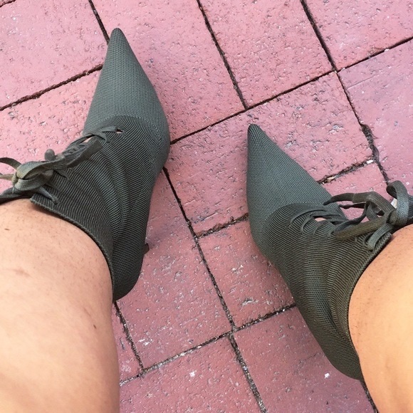 BRAND NEW/ Cape Robbin Booties - Picture 5 of 5